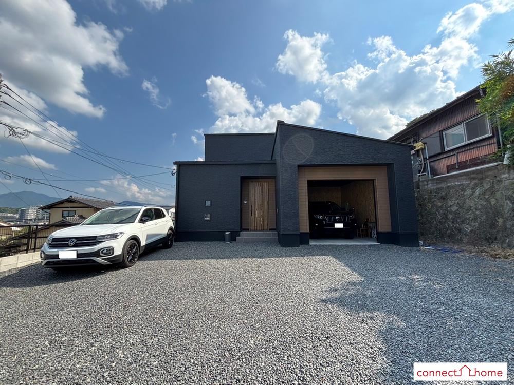 Modern 3LDK Detached House with Ample Parking in Yahatanishi - Photo 1