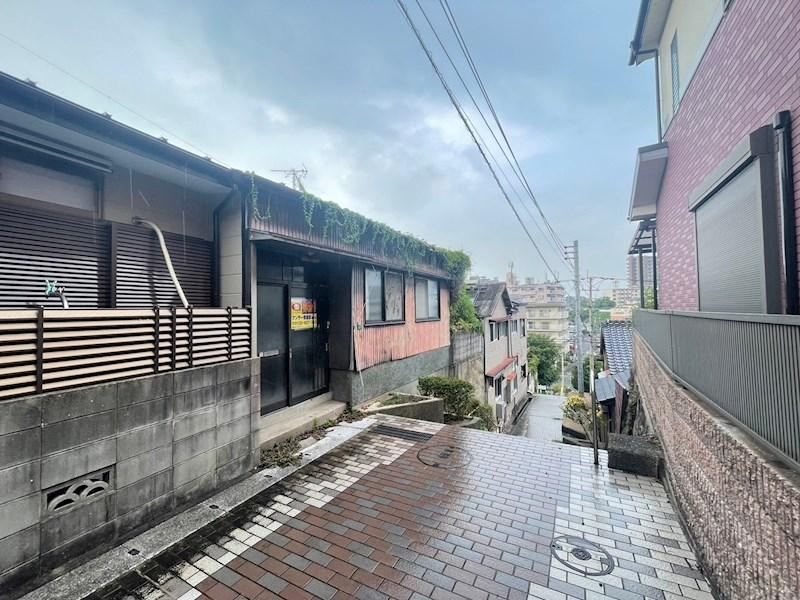 Charming 6K House with Scenic Views - Photo 1