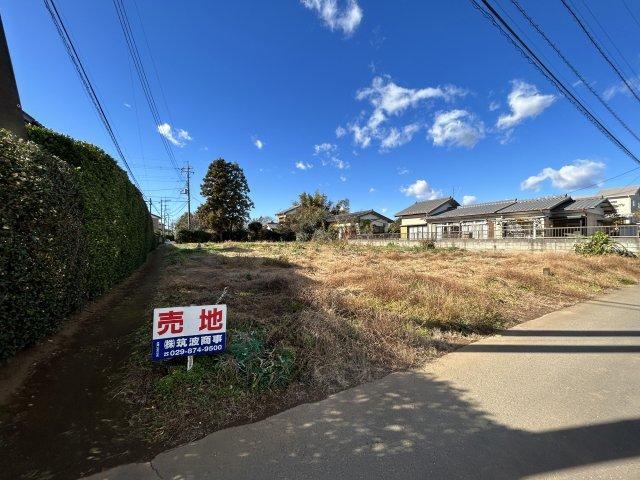 Expansive Land Near Ushiku Station - Photo 1