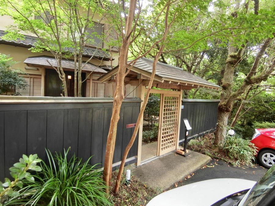 Commercial Residence with Traditional Tea Room - Photo 1