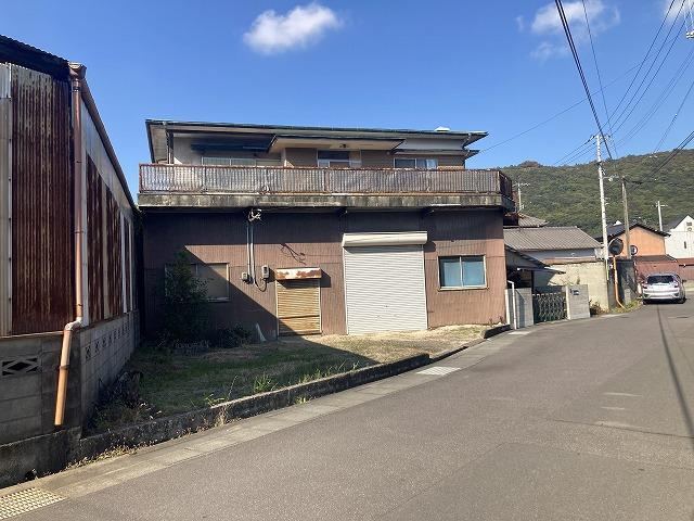 2DK House with Warehouse Space - Photo 1