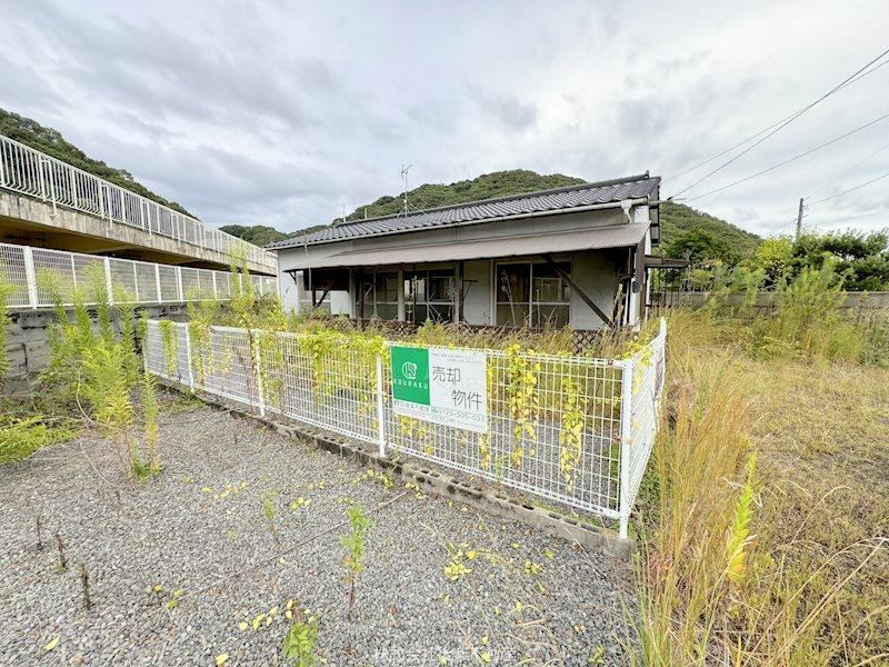 Charming 3LDK House with Scenic Views - Photo 1