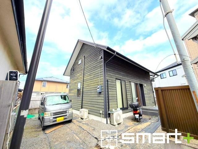 Stylish 3LDK Home with Skylights in Miyama - Photo 1