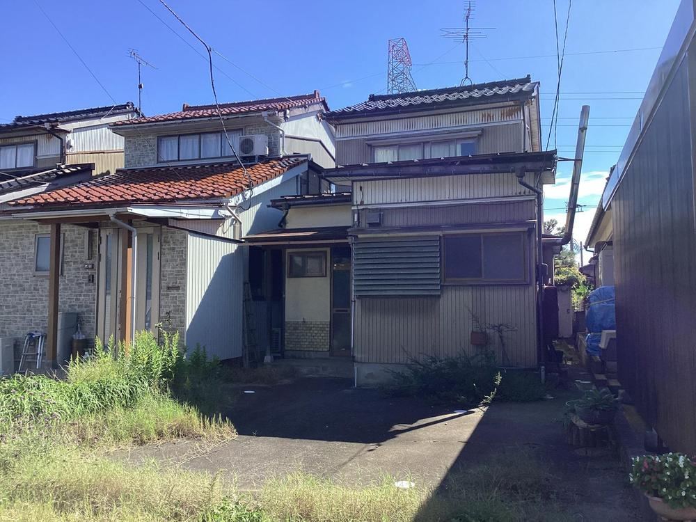Conveniently Located 4K House in Takaoka - Photo 1