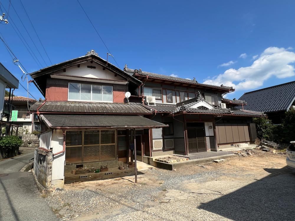 Spacious 5K+S House with Dual Residences in Fukuchiyama - Photo 1
