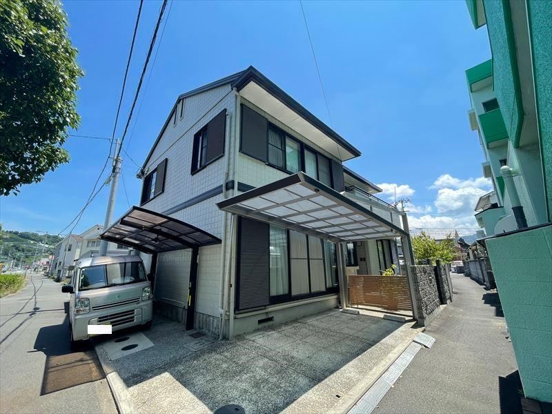 Spacious 6LDKK Home with Ample Parking in Matsuyama - Photo 1
