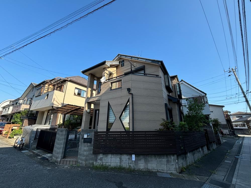 Versatile 3LDK House with Great Access to the City - Photo 1