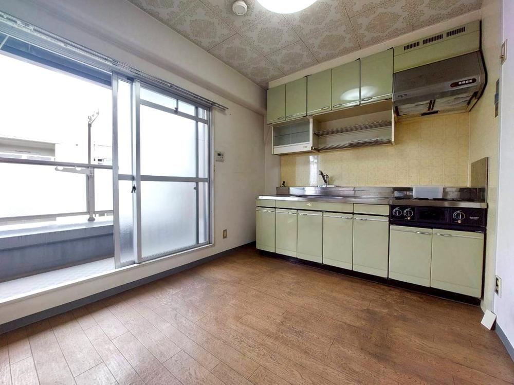 2DK apartment in Kadoma, Osaka - Photo 1