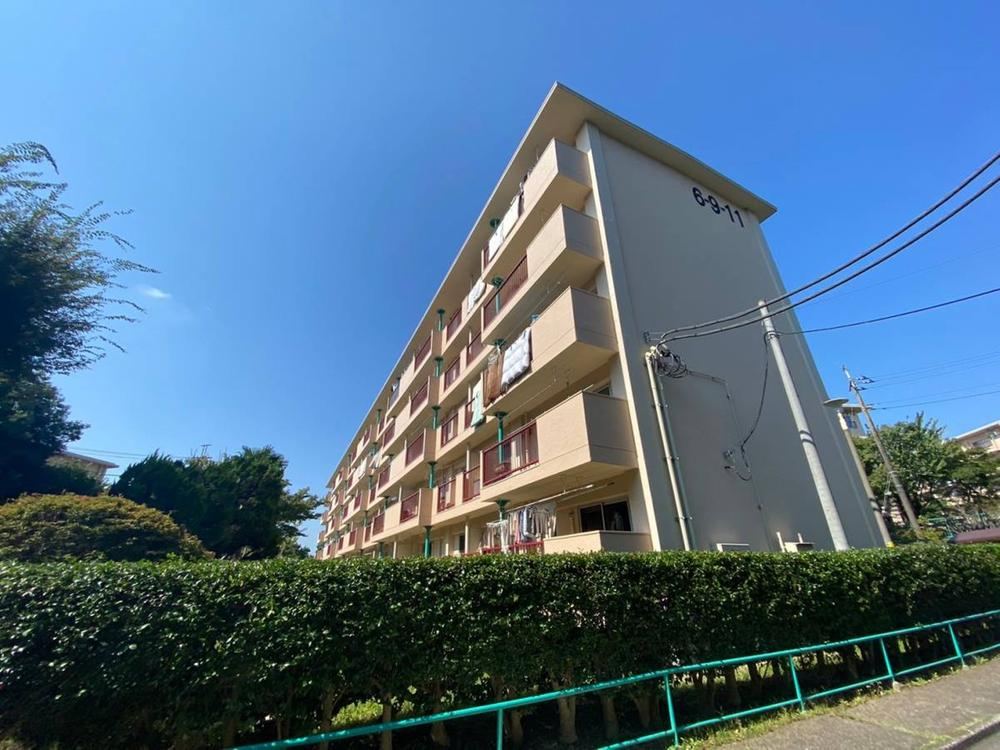 Pet-Friendly Renovated 2LDK Apartment in Tsurukawa - Photo 1