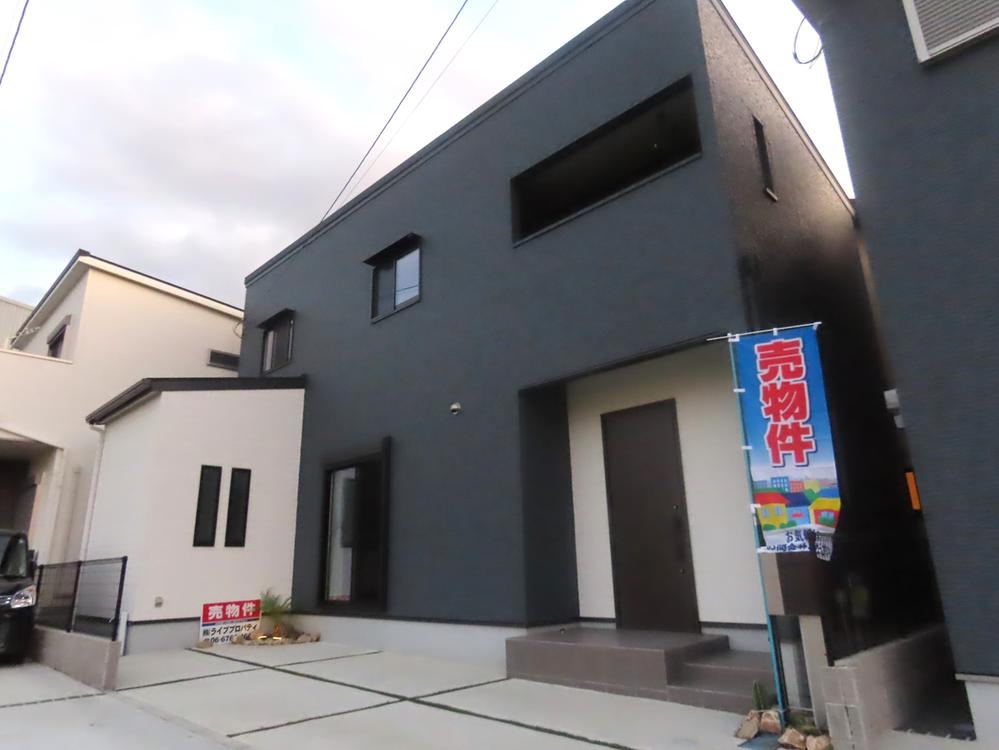 Stylish 4LDK Home with Walk-in Closet - Photo 1