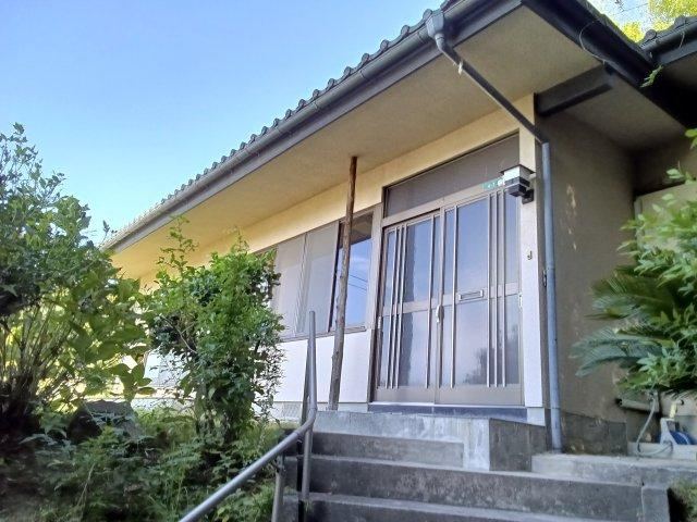 Spacious 4LDK Detached House with Garden in Fuchu Town - Photo 1
