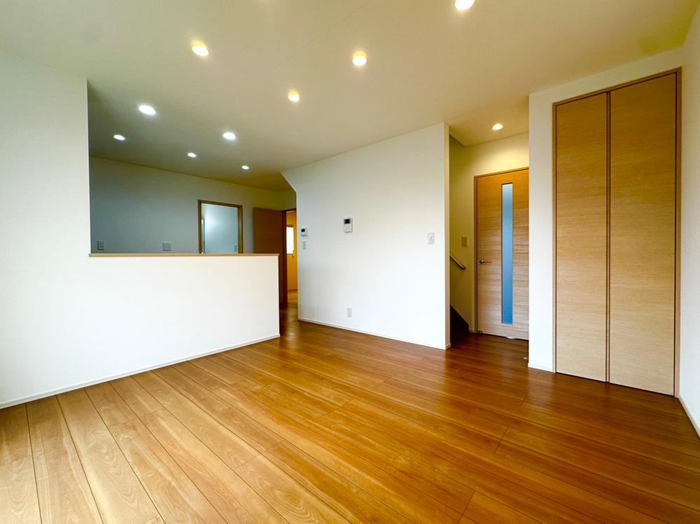 Designer 5LDK House with Spacious Lot in Niigata City - Photo 1