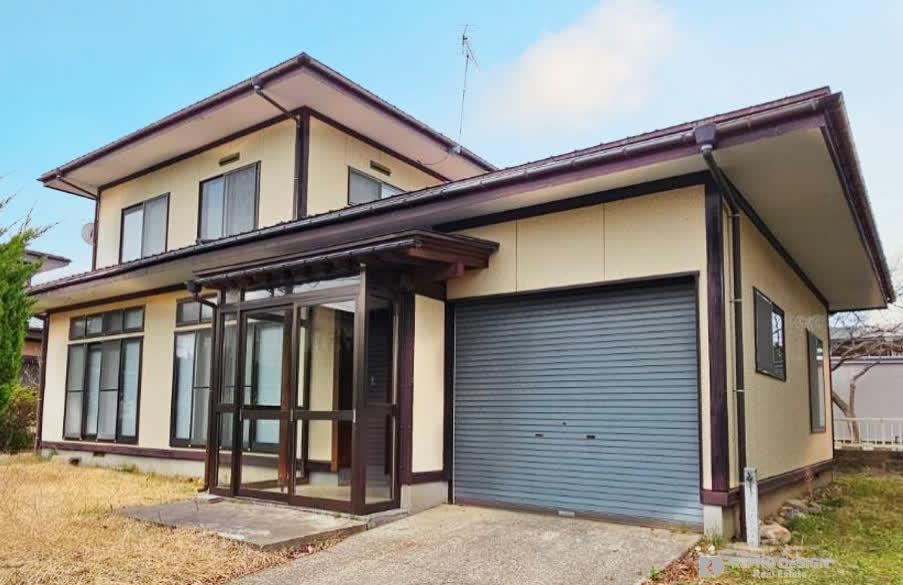 Recently Renovated 5DK House with Garage in Akita - Photo 1