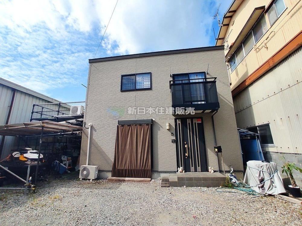 Conveniently Located Near Shopping Facilities - Photo 1