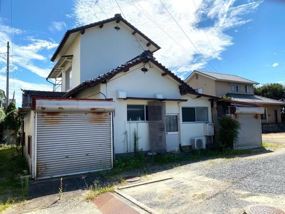 Spacious 6DK House in Kawanonakasuga, Matsuyama - Photo 1