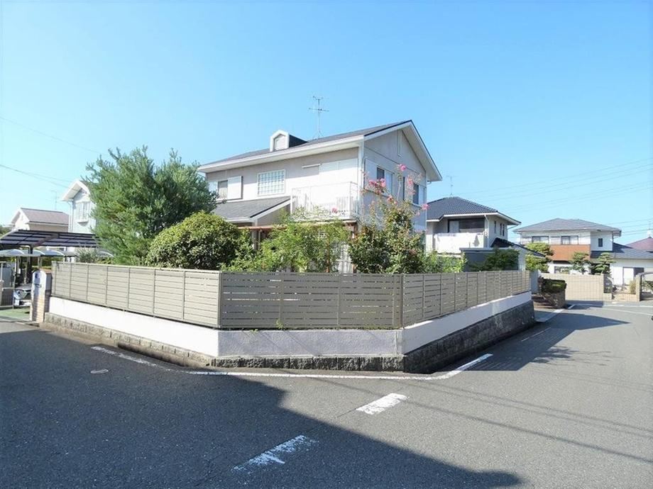 Well-Maintained 4LDK House in Yahatanishi - Photo 1