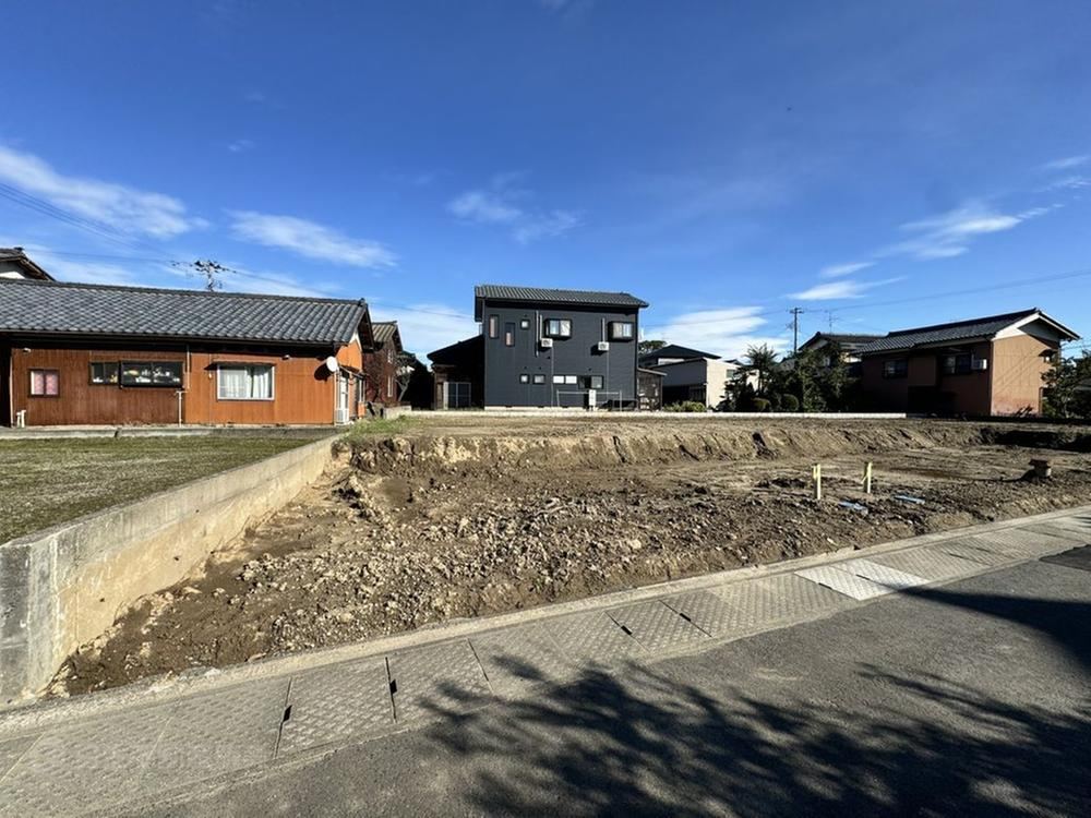 Spacious Land Over 50 Tsubo Near Yui Elementary School - Photo 1