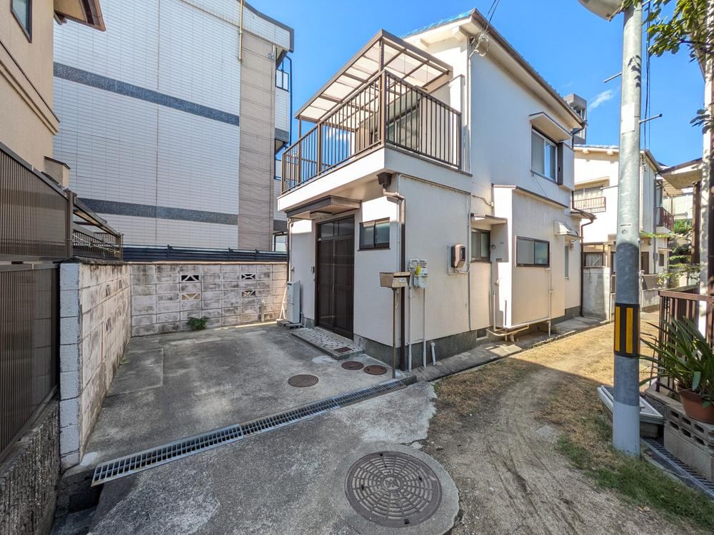 2-Story 3DK House with Parking in Amagasaki - Photo 1