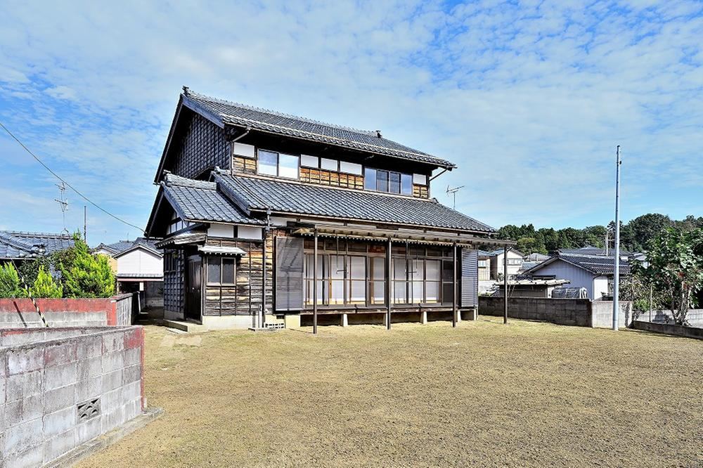 Spacious Traditional House on Elevated Lot in Niigata - Photo 1