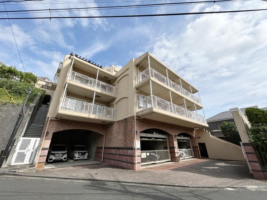 Well-Maintained 3LDK Apartment in Hodogaya, Yokohama - Photo 1