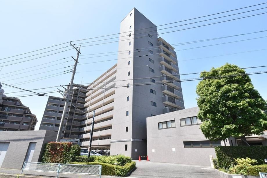 3DK Apartment with Scenic Views in Mihara - Photo 1