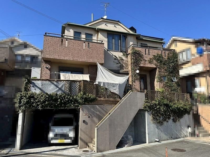 Renovated 2LDK House with Brick Facade in Ibaraki - Photo 1