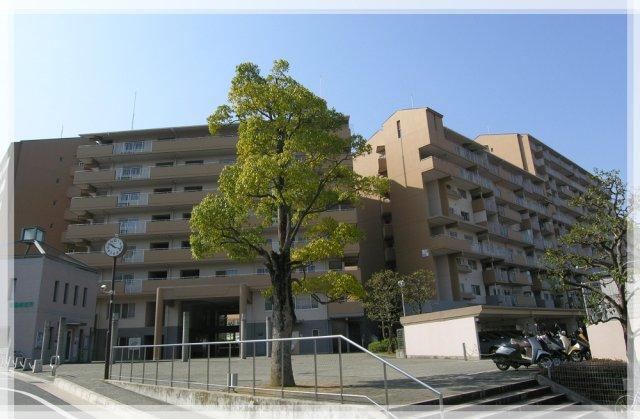 3LDK apartment in Tondabayashi, Osaka - Photo 1