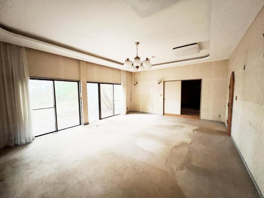 Spacious 5LDK House Near Tsukahara Station - Photo 1