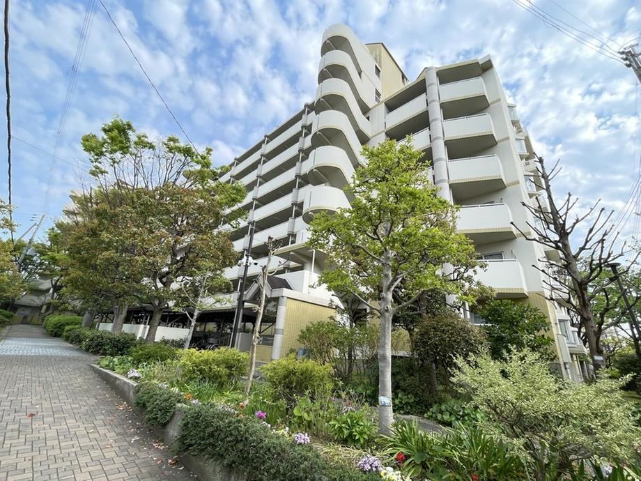 3LDK apartment in Nishinomiya, Hyogo - Photo 1