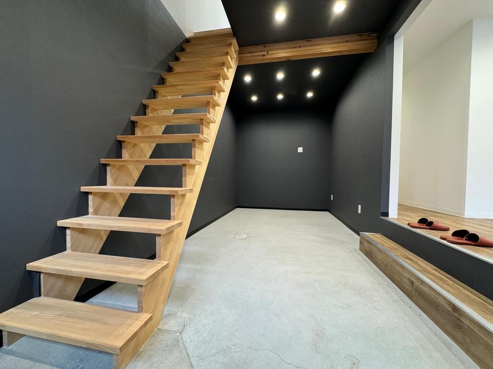 Renovated 3DK House with Garage in Taisho, Osaka - Photo 1