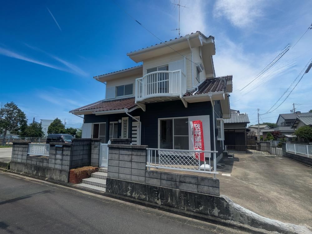 Fully Renovated 3LDK House in Shiratsuka - Photo 1