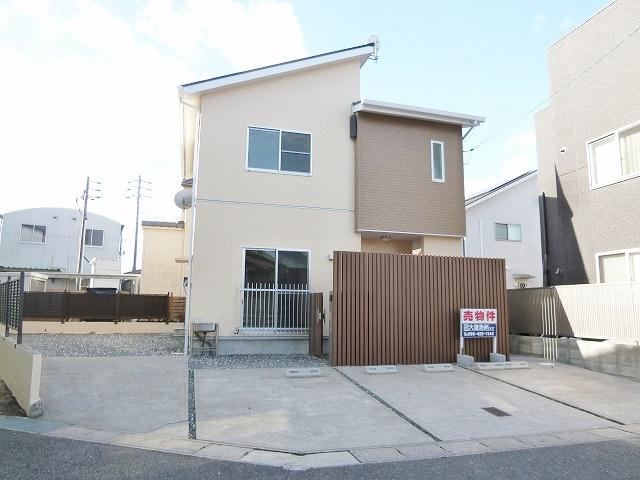 Affordable 3LDK+S Home with Solar Power System - Photo 1