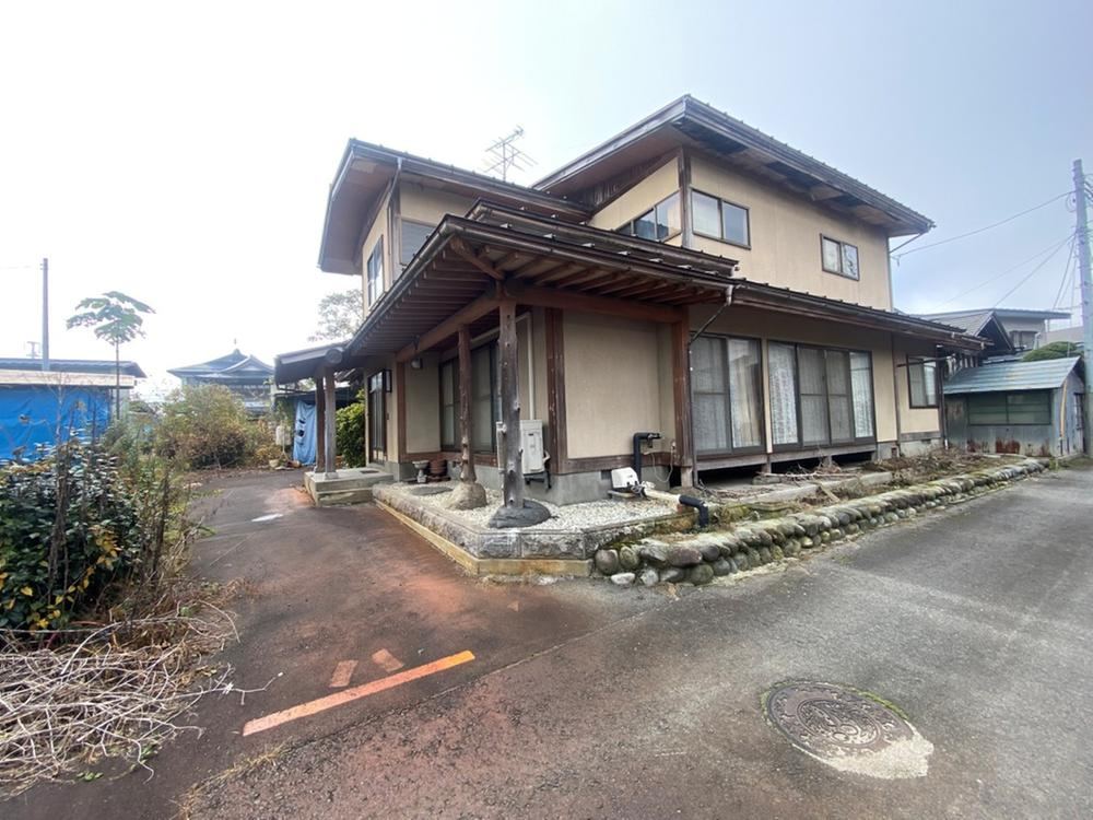 Expansive Land Over 100 Tsubo in Quiet Area - Photo 1