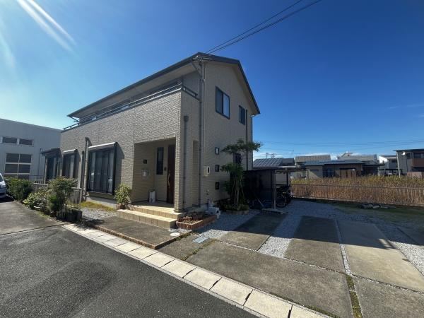 Spacious 5LDK Home with Parking for 3 Cars in Quiet Neighborhood - Photo 1