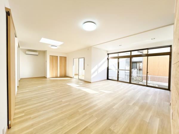 Renovated 4LDK House with Sunroom Near Uchino Nishiguchi Station - Photo 1