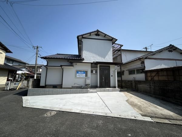 Renovated 3LDK House in Yahatanishi - Photo 1
