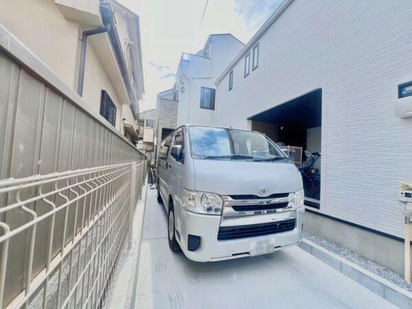 Spacious Home with Modern Amenities and Large Bathroom - Photo 1