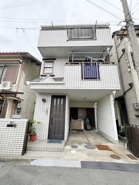 Stylish 4LDK House with 2nd Floor Living in Tadaoka - Photo 1