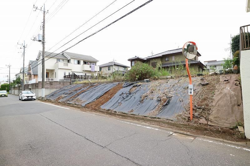Spacious 132-tsubo Land Near Schools - Photo 1