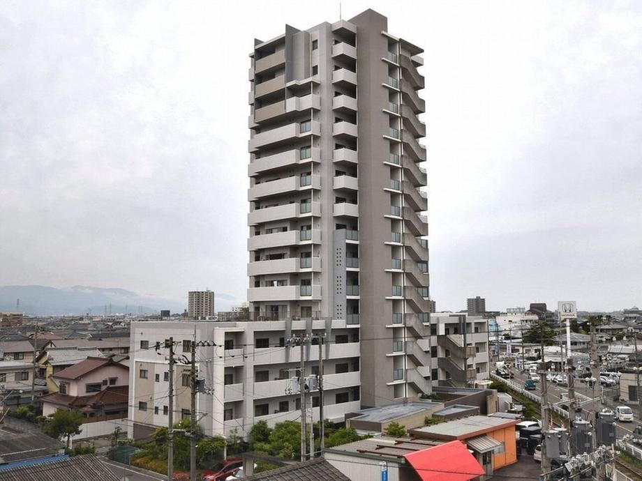 3LDK apartment in Matsuyama, Ehime - Photo 1