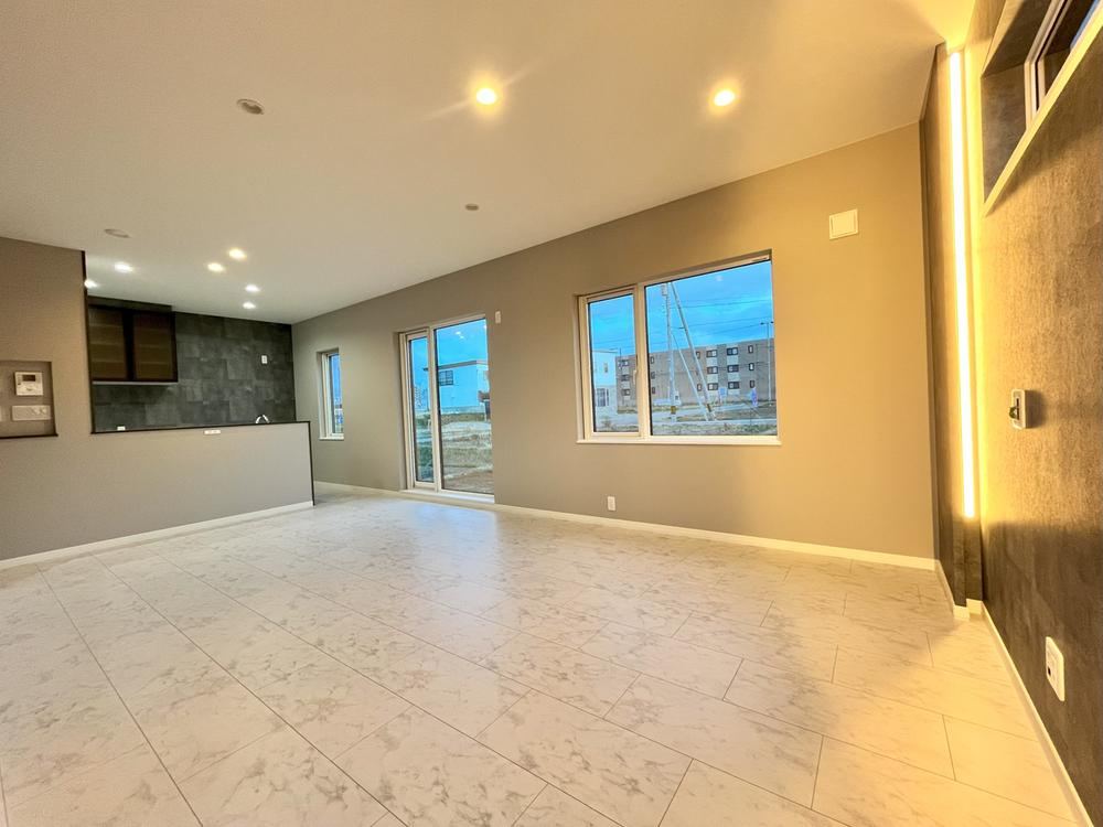 Modern 4LDK Home in Kitahiroshima - Photo 1