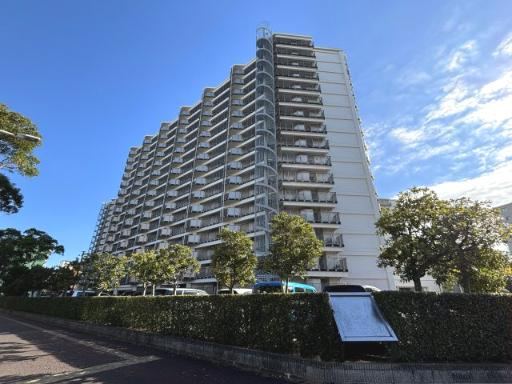 1LDK apartment in Mihama Ward, Chiba - Photo 1