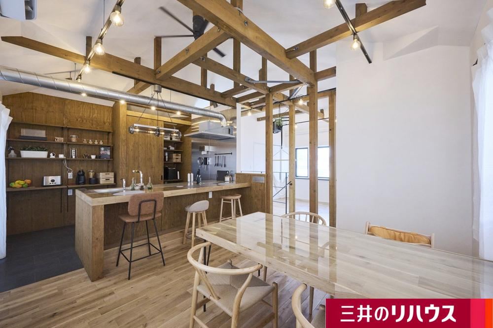 Stylish 2LDK+S House with Solar Power - Photo 1