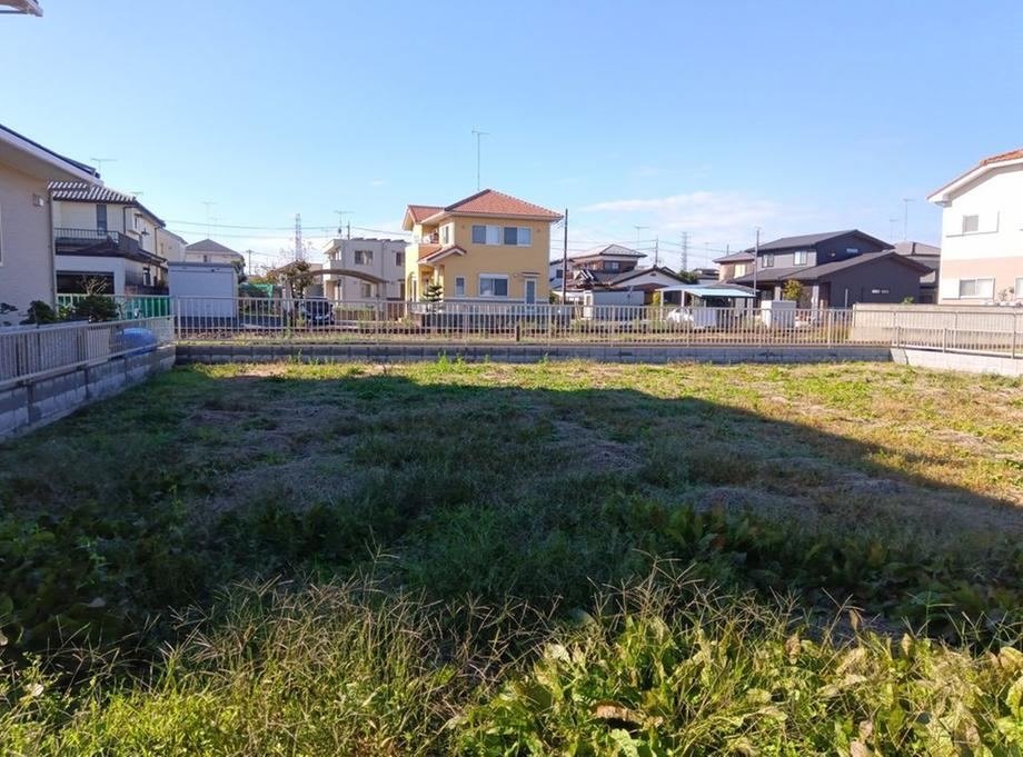 Large Land in a Quiet Residential Area - Photo 1