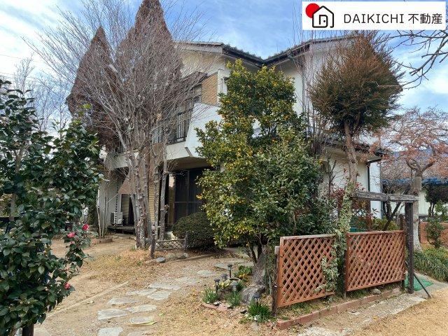 Spacious 5LDK House with Scenic Views - Photo 1