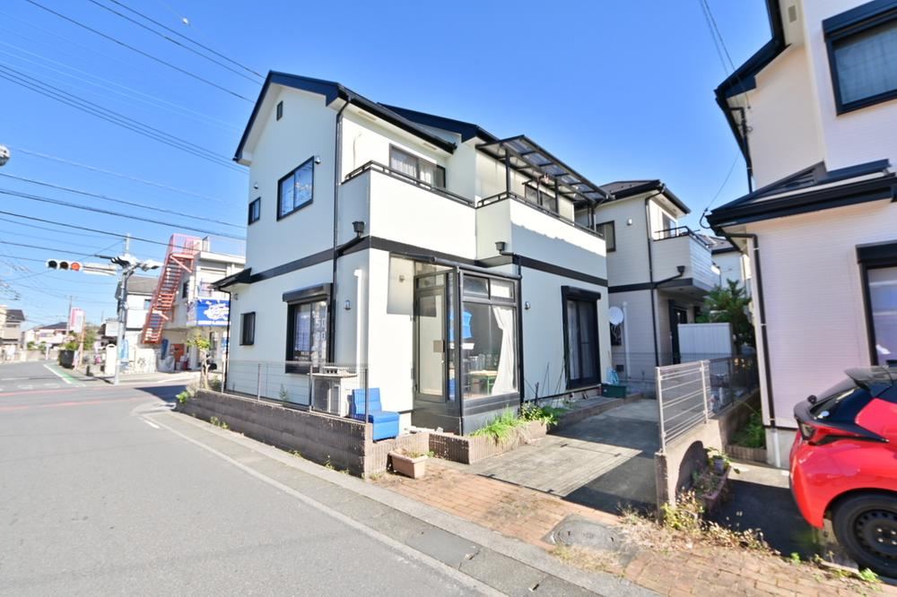 Versatile 4LDK House with Salon Potential in Aoyagi, Saitama - Photo 1