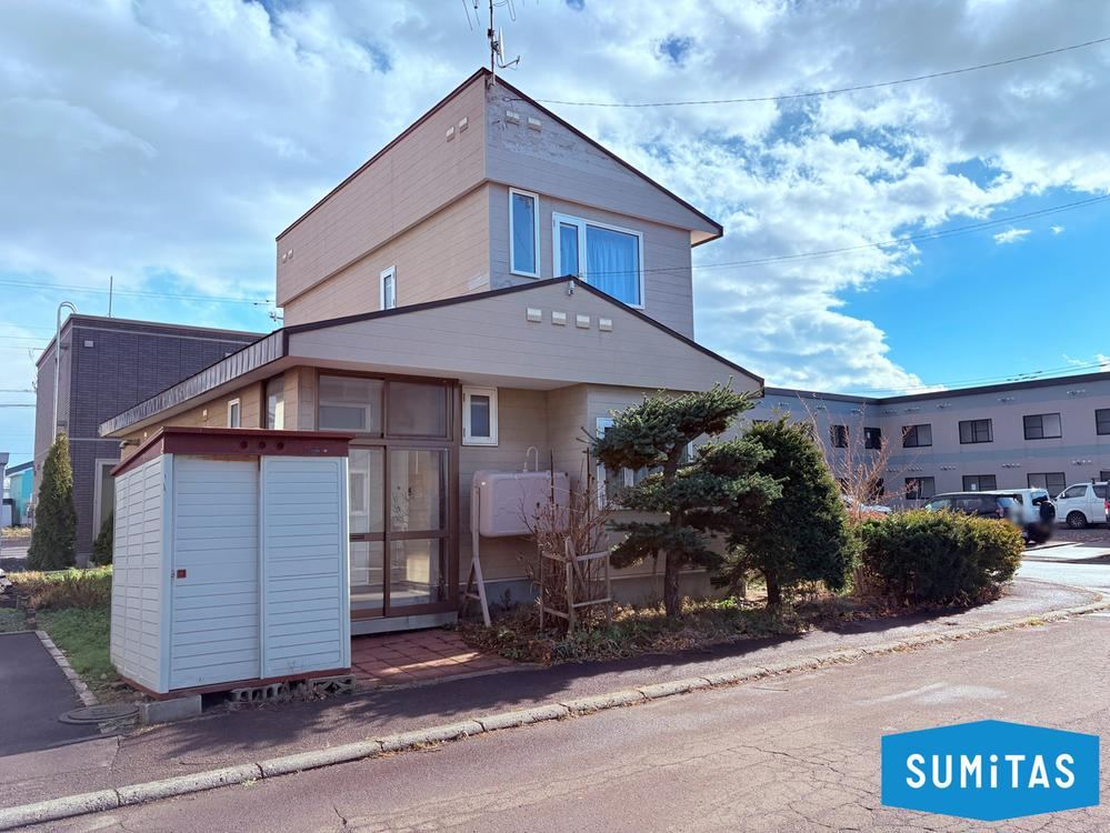 Sunny Corner Lot Near Takuhoku Station in Sapporo - Photo 1