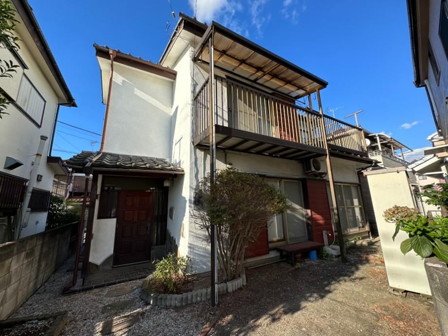 Large 5K House in Quiet Neighborhood - Photo 1