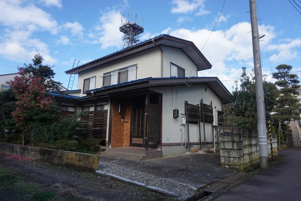 Spacious 5DK Home in Saijocho - Photo 1