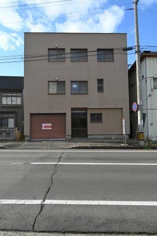 Spacious 8LDK House Ideal for Families in Kuroishi - Photo 1